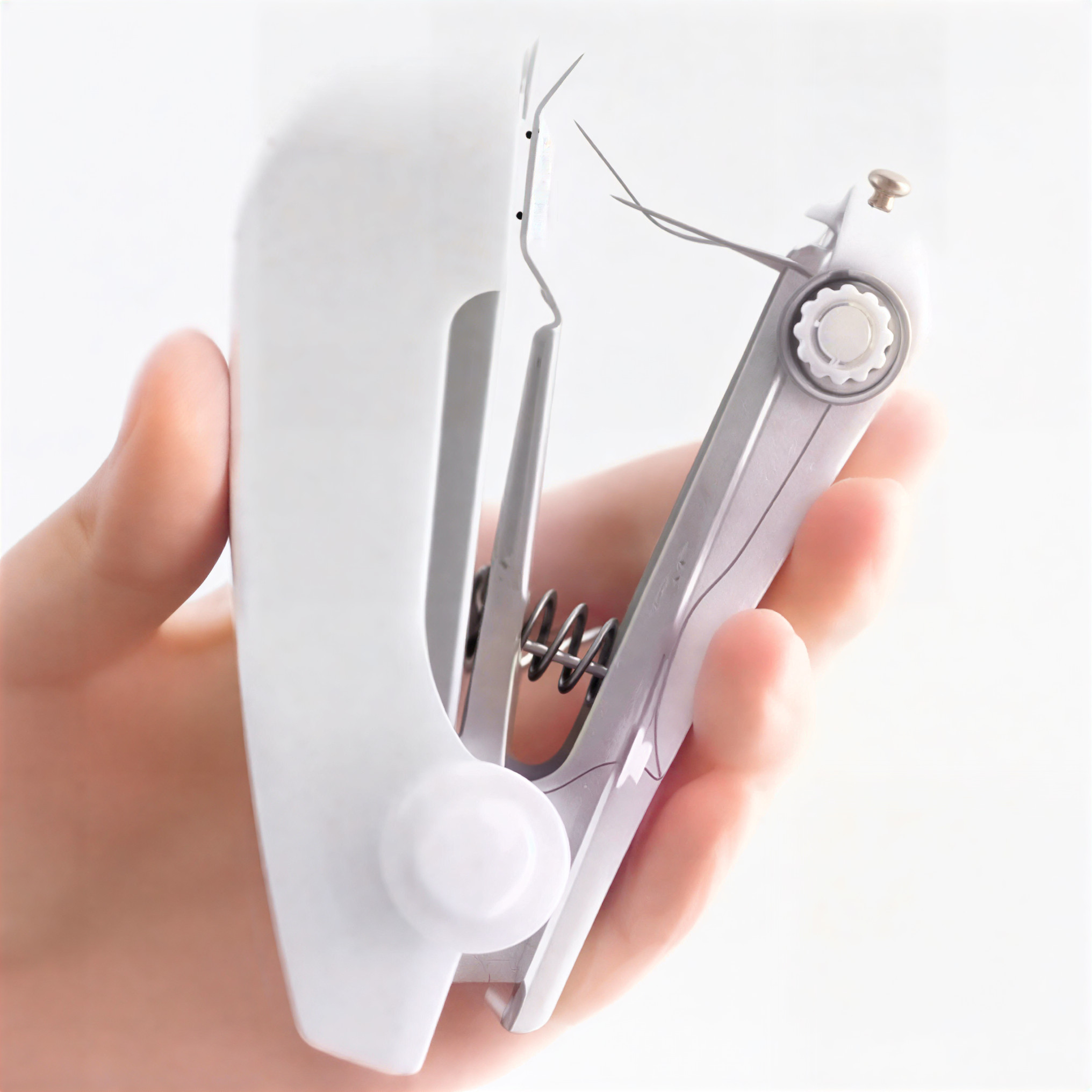 آلات  خياطة صغيرة